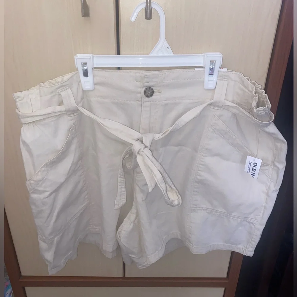 Old Navy Women High-Waisted Twill Workwear Shorts Cream XL NWT Tie Waist